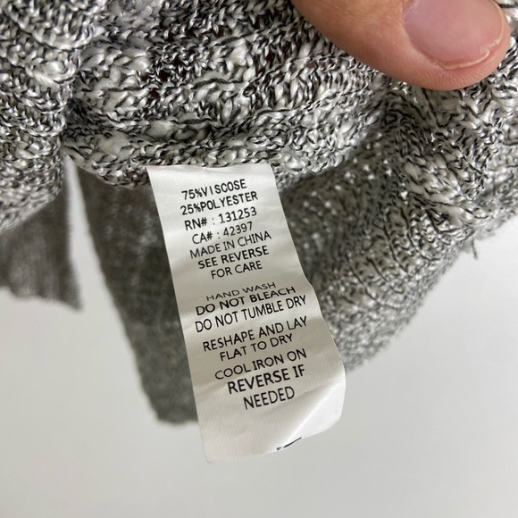 Pink Martini grey knit sleeveless wrap back women's large shirt. - Picture 4 of 6